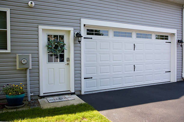 24/7 Emergency Garage Door Panel Replacement experts in Innsbrook, VA